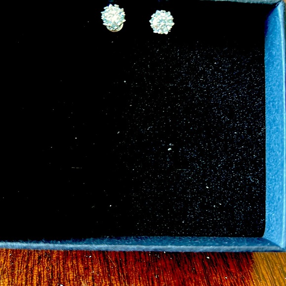 Moissanite earrings - Picture 1 of 6